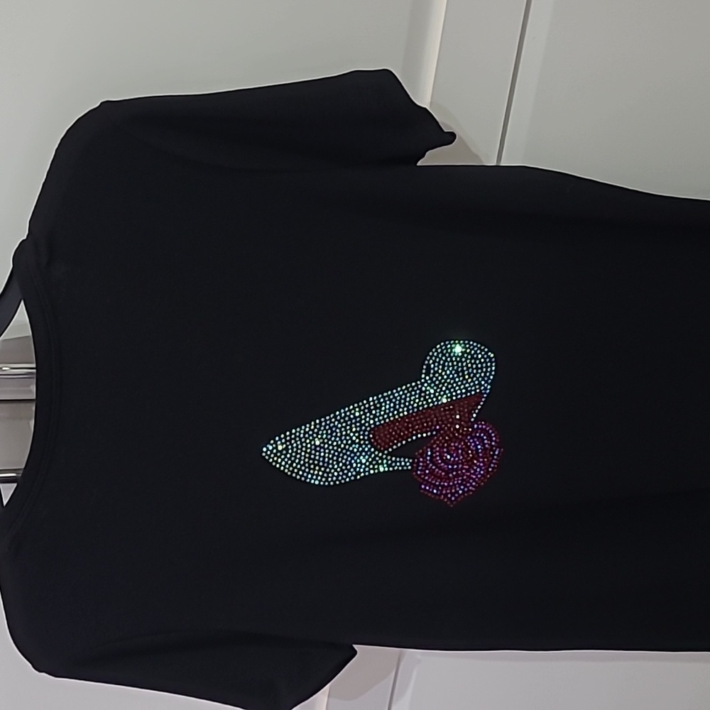 Rhinestones black  St John Bay Women V Neck Shirt size L DESIGN ON BACK OF SHIRT